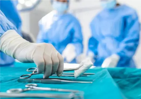 Un tânăr de 28 de ani cu fractură la cot a murit pe masa de operaţie la Spitalul Vatra Dornei