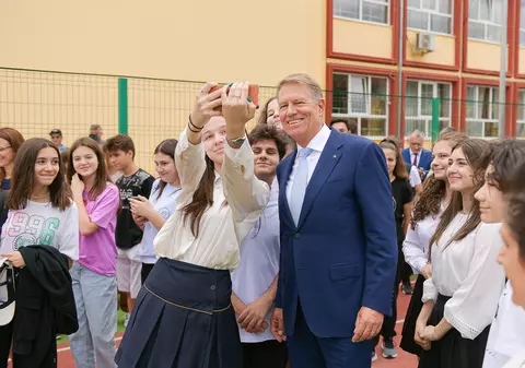 Singur împotriva nimănui. Despre ultima ieșire publică a lui Klaus Iohannis