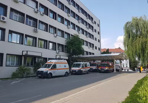 Caz șocant la Arad: un cioban a ajuns la spital cu viermi ieşind din corp. Bărbatul a decedat după câteva ore