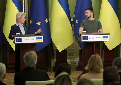 Ursula von der Leyen l-a anunțat pe Zelenski când va fi gata avizul Comisiei Europene privind aderarea Ucrainei la UE