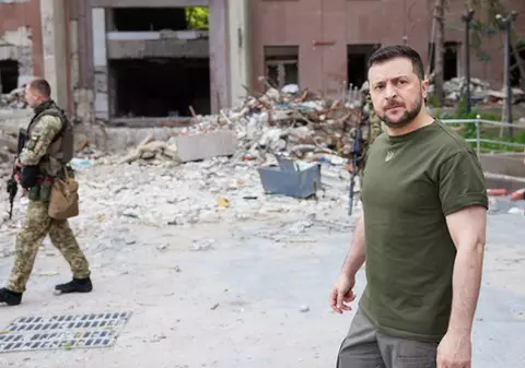 Război în Ucraina, ziua 115 | Explozie puternică lângă Severodonețk. Zelenski, în vizite pe fronturile din Mikolaiv și Odesa, promite victoria