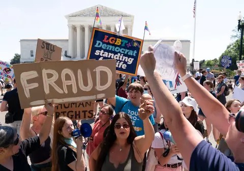 O nouă zi de proteste la Washington, după interzicerea avortului: „Drepturile femeilor sunt drepturile omului”