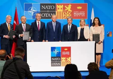 NATO invită în mod oficial Finlanda și Suedia să adere la Alianță. Rusia, definită drept „cea mai directă amenințare pentru aliați”