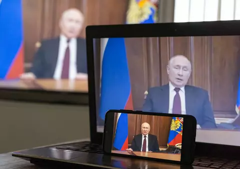 De la „operațiune militară specială” la „război cu Occidentul”. Cum a prezentat televiziunea rusă războiul din Ucraina în cele 100 de zile de conflict