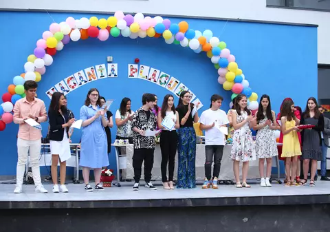 Un cadru universitar reacționează după ce părinții au fost acuzați că-și împing copiii să învețe: „Nu e violență la clasa de mijloc, e doar adaptare!”