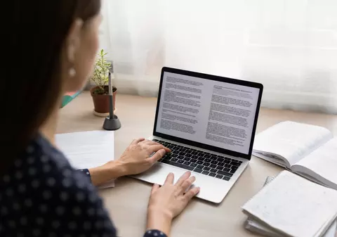 Teza de doctorat, ca paravan al imposturii. Cum a decăzut ideea de elită în România postcomunistă