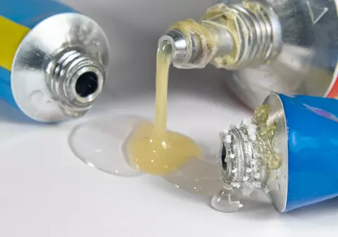 Cum poți să faci lipici acasă la tine