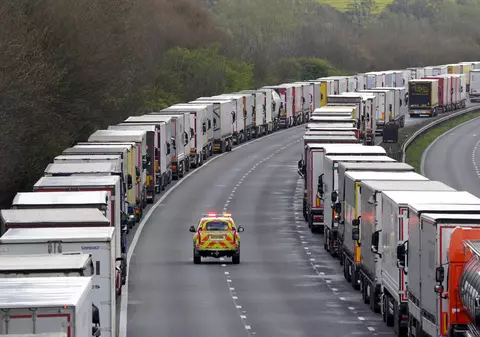 Vara, la volan: ce salarii poți primi dacă vrei să te angajezi în transporturi