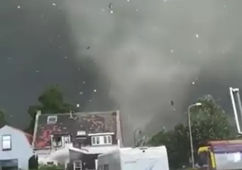 Tornadă puternică în Olanda, soldată cu moartea unei persoane