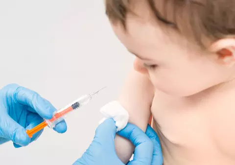 Specialiștii americani recomandă vaccinarea anti-COVID a copiilor de peste șase luni cu serurile Pfizer și Moderna