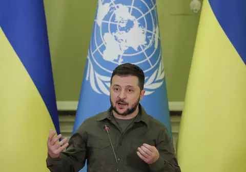Volodimir Zelenski: „Este vital să rămânem în Donbas. Trebuie să rezistăm”