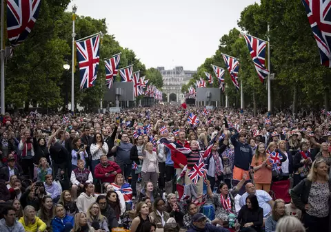 Cum au petrecut britanicii Jubileul de Platină al reginei Elisabeta a II-a - parade, petreceri stradale și curse de câini Corgi