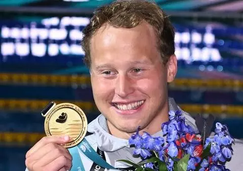 Răsturnare de situație în finala mondială de 50 de metri spate. Justin Ress, declarat câștigător, Robert Glință revine pe locul 5