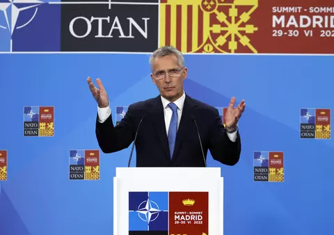 Stoltenberg: Forța NATO din Kosovo va interveni, dacă este amenințată stabilitatea de la granița cu Serbia