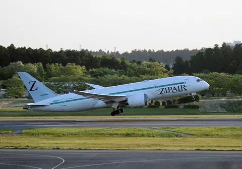 O companie aeriană japoneză, forțată de pasageri să-și revopsească avioanele ca să scape de litera Z de pe coadă