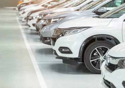 UE anunţă interzicerea vânzărilor de mașini cu motoare pe benzină și motorină din 2035