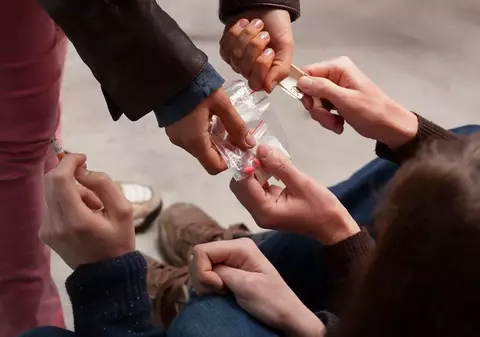 Federația Națională a Părinților vrea centre de tratament pentru consumatorii minori, ca reacție la dosarul „droguri în licee”