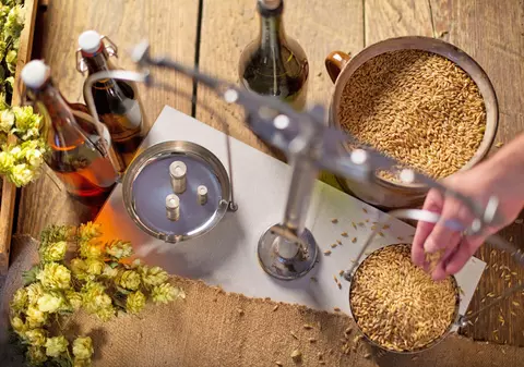 Cum poți să faci bere la tine acasă