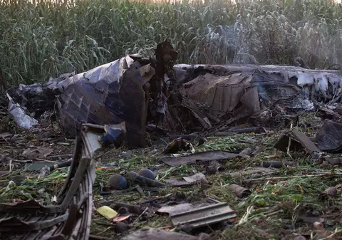 Avionul ucrainean prăbușit în Grecia transporta 11,5 tone de armament. S-au auzit explozii timp de două ore după accident
