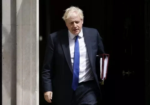 Boris Johnson și-a anunțat demisia din fruntea guvernului britanic, dar rămâne interimar până la alegerea unui înlocuitor