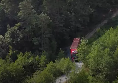 Un camion românesc e abandonat de două săptămâni într-o pădure din Germania. Șoferul e de negăsit