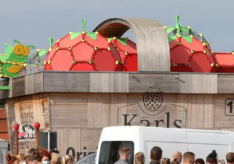 O sută de români și ucraineni s-au bătut la o fermă-parc de distracții din Germania. Mai multe persoane au fost rănite