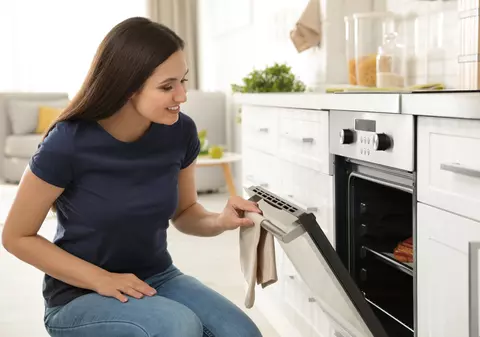 Cele mai bune aragazuri cu cuptor electric sub 1.500 de lei