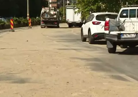 Trafic blocat în București, după ce un camion cu ulei s-a răsturnat aproape de Piața Unirii