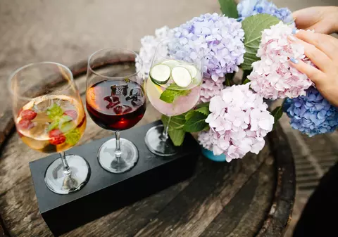 Cocktail-uri cu vin care îți vor face vara mai frumoasă