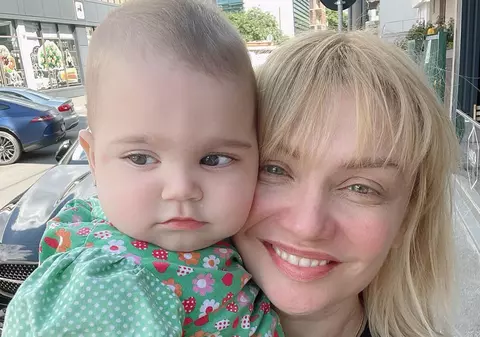 Cristina Cioran i-a rupt turta fiicei sale. Ce obiecte a ales Ema de pe tavă