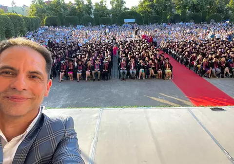 Ajuns acum câteva zile în fața absolvenților de medicină, Dan Negru a ajuns la o concluzie amară: „Atâta am putut noi”