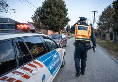 Trei dansatoare române care veneau din Germania au fost tâlhărite pe autostradă în Ungaria de doi români care se dădeau polițiști