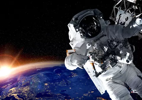 De ce se antrenează cosmonauții în apă