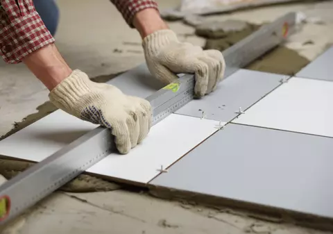 Care este diferența dintre gresie și faianță