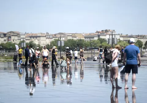 Căldură extremă în Europa, cu recorduri de temperatură și incendii de vegetație. „Cupola de foc” afectează și România