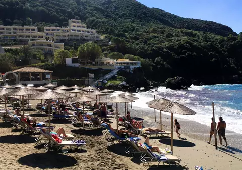 Grecia a stabilit noi reguli pentru turiștii depistați cu COVID-19