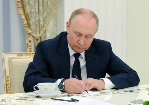 Pachet de legi pentru pedepsirea rușilor care critică regimul, promulgat de Putin. Pedepse cu închisoarea de până la 20 de ani