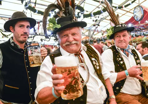 Dușuri reci, lumini stinse și poate chiar mai puțină bere. Cum economisește Germania energia, pentru a evita o iarnă rusească