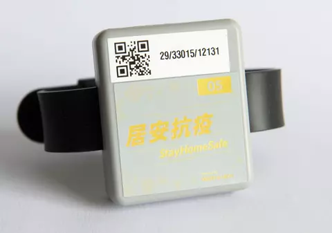 Hong Kong introduce brățări electronice de urmărire pentru bolnavii COVID, la fel ca în China