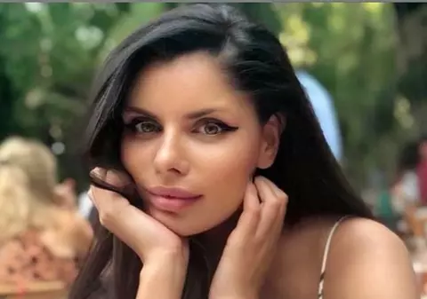 Ileana Lazariuc, în costum de baie. La 40 de ani, fosta noră a lui Ion Țiriac are o siluetă de invidiat