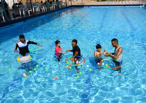 Joburi „răcoritoare”. Cât câștigi ca salvamar, instructor de înot sau marinar