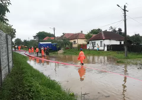 Avertizare RO-Alert de ploi torențiale la Arad. Locuitorii, sfătuiți să se adăpostească