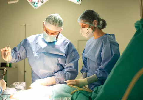 Caz complex de ocluzie de intestin subțire cauzată de endometrioză ileală, operat cu succes în Spitalul Regina Maria Brașov