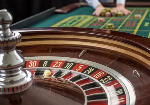 Cazinourile nu sunt numai despre păcănele: Poți juca o grămadă de tipuri de jocuri online!