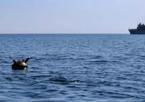 O navă a Forțelor Navale Române a suferit avarii uşoare, după ce a lovit mina de război din Marea Neagră pe care trebuia s-o distrugă