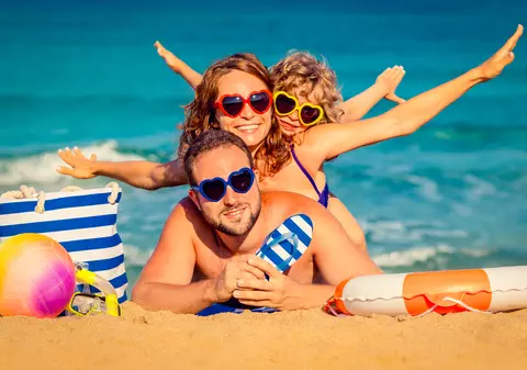 Orele corecte de stat la soare - cum ne protejăm de razele ultraviolete