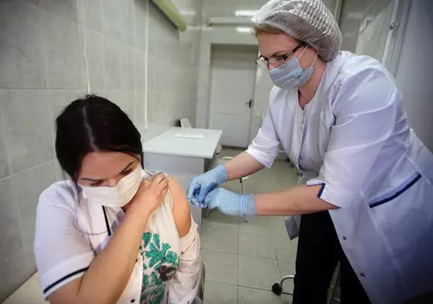 Când ajunge noua variantă de vaccin anti-COVID în România. Anunțul, făcut de Alexandru Rafila