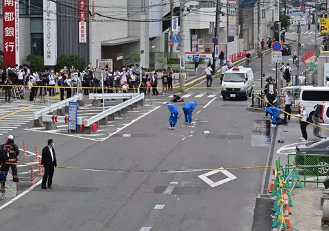 Momentul în care Shinzo Abe este împușcat în timpul unui eveniment electoral