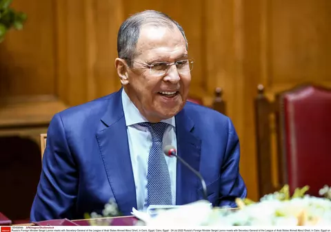 Lavrov dă asigurări, de la Cairo, că Moscova va respecta acordul privind reluarea exporturilor de cereale, la o zi după ce rușii au bombardat Odesa
