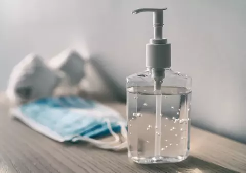 Nu există suficiente dovezi că măștile faciale au protejat persoanele vulnerabile în fața Covid, recunosc oficialii britanici din domeniul sănătății